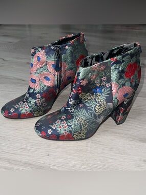 Sam Edelman Cambell Floral Jacquard Brocade Booties 7.5 Maximalist Designer Glam
